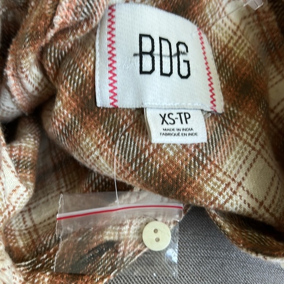 New BDG Urban Outfitters Flannel Distressed Button Down Shirt XS - Picture 2 of 6